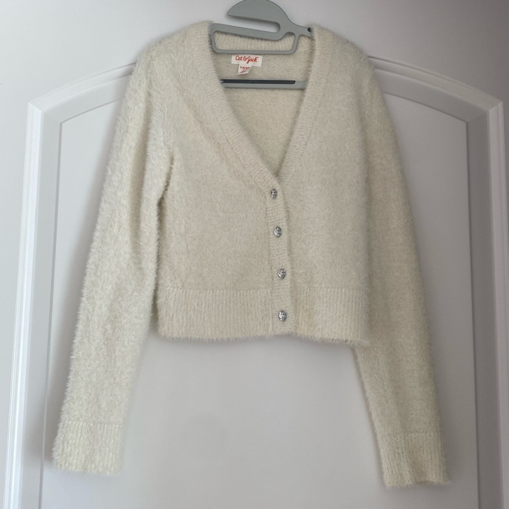 Cat & Jack girls sweater. Color cream. Great condition. Size 6/6x
